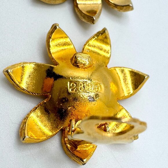 Gold-Tone Crystal Flower Clip-On Earrings Vintage Signed 2899 Blue Aura Center - Picture 7 of 8